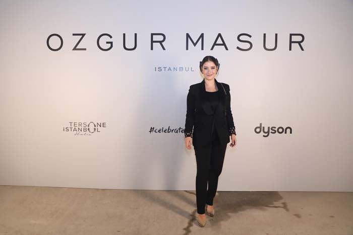 Özgür Masur defilesine yoğun ilgi