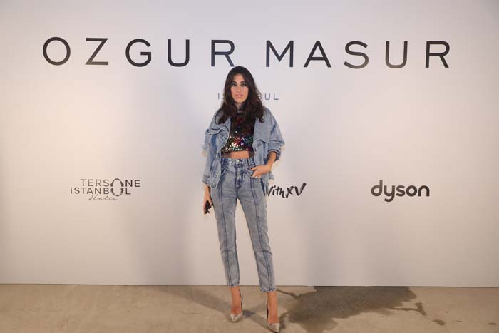 Özgür Masur defilesine yoğun ilgi