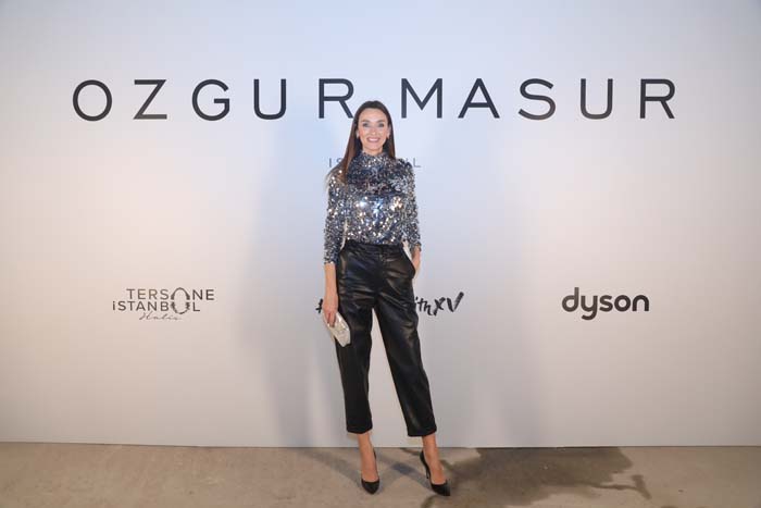 Özgür Masur defilesine yoğun ilgi