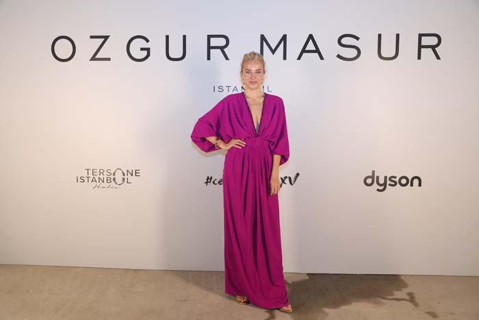 Özgür Masur defilesine yoğun ilgi