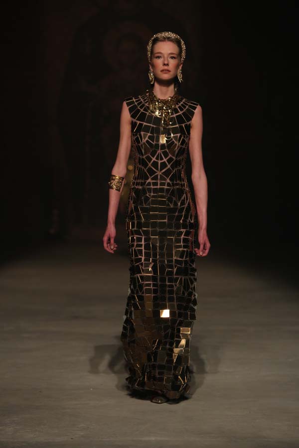 Özgür Masur defilesine yoğun ilgi