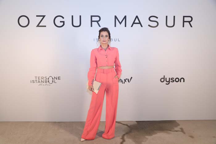 Özgür Masur defilesine yoğun ilgi