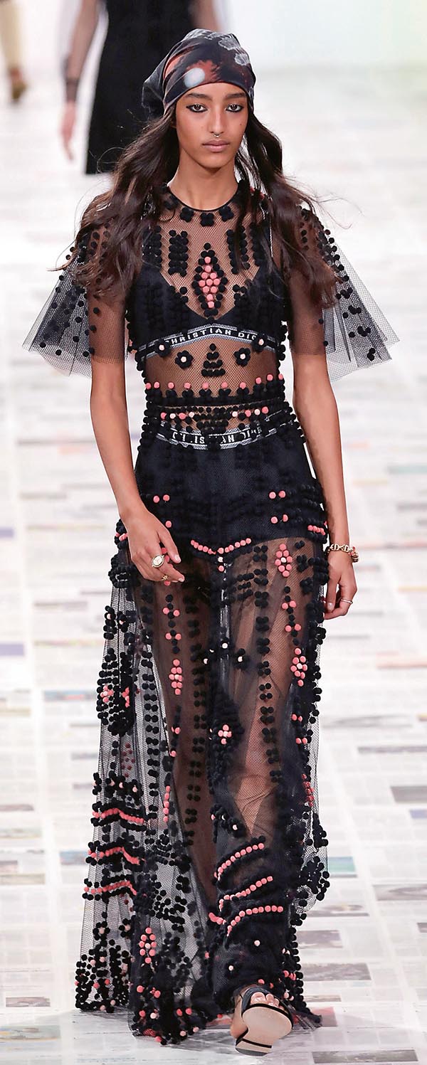 ‘Güçlü kadınlar’ Paris’i sardı