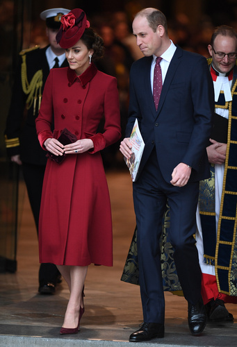 Kraliyette yüzler asık!