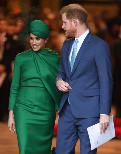 Kraliyette yüzler asık!