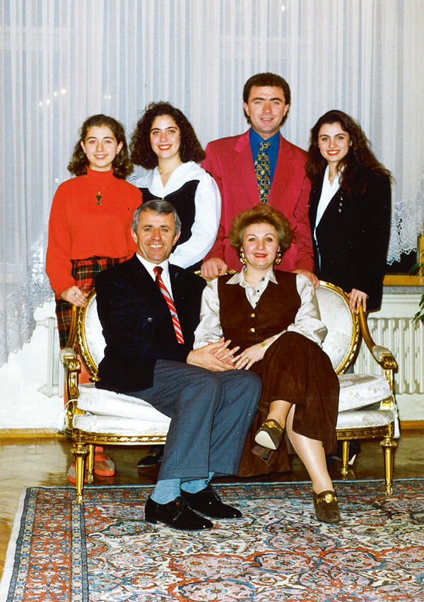 Ünlü isimlerden 'Babalar Günü'nü tbt'si