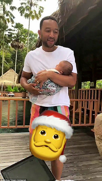 Chrissy Teigen üçüncü çocuğuna hamile!