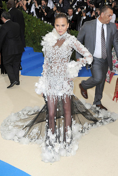 Chrissy Teigen üçüncü çocuğuna hamile!