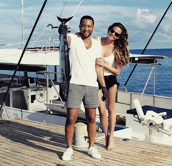 Chrissy Teigen üçüncü çocuğuna hamile!