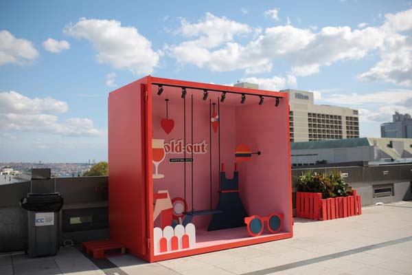 Açık havada korona önlemli indirim günlerine yoğun ilgi