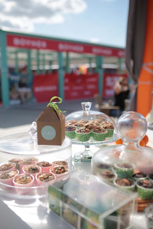 Açık havada korona önlemli indirim günlerine yoğun ilgi