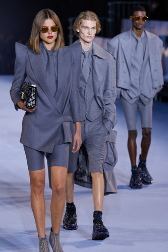Balmain 2021 İlkbahar/Yaz defilesi
