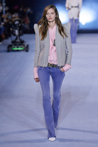 Balmain 2021 İlkbahar/Yaz defilesi