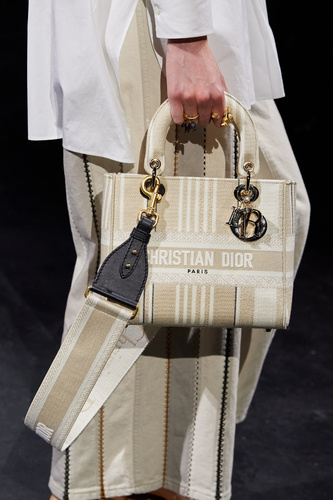 Christian Dior 2021 İlkbahar/Yaz koleksiyonu