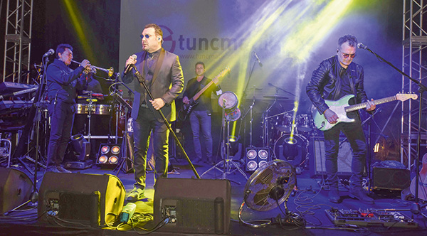 51. yıla renkli kutlama