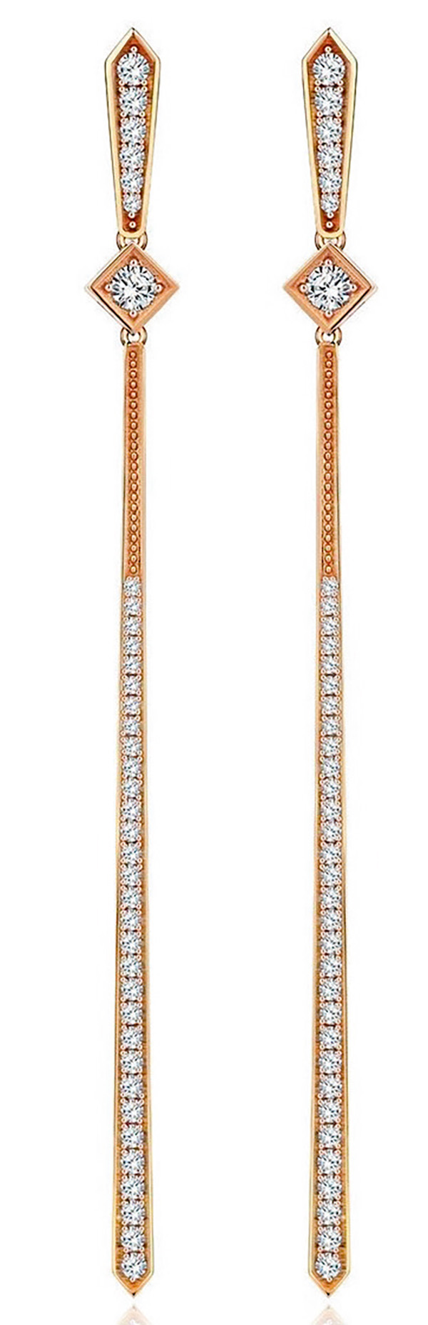 Mücevherde minimalist çizgi