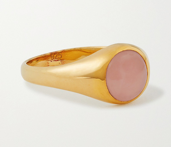 Mücevherde minimalist çizgi