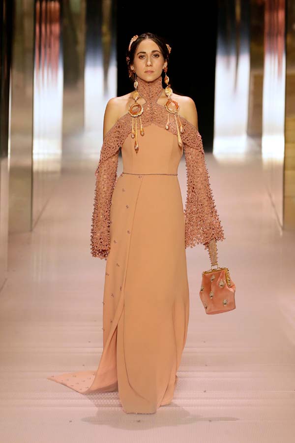 Fendi İlkbahar/Yaz Haute Couture koleksiyonu