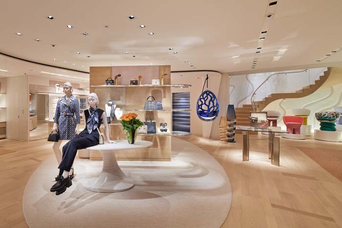 Louis Vuitton Ginza Namiki Mağazası Yenilendi