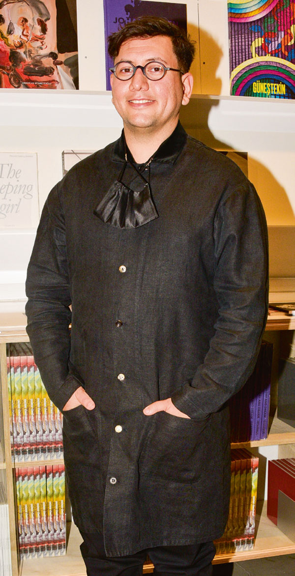 Refik Anadol'dan Uzay Sergisi