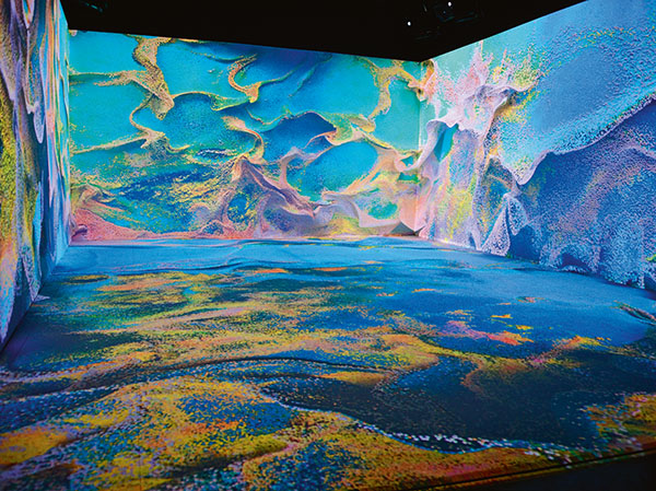 Refik Anadol'dan Uzay Sergisi