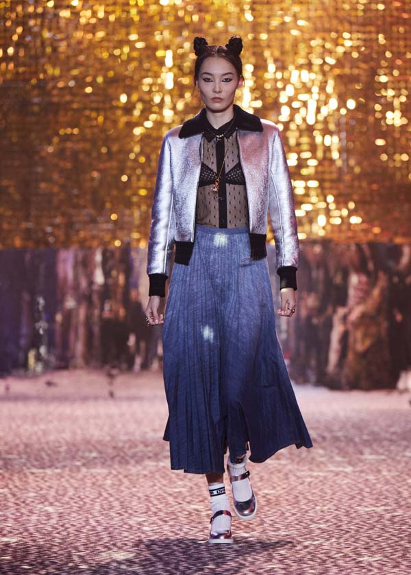 Dior Pre-Fall 2021 koleksiyonunu Şanghay'da sundu