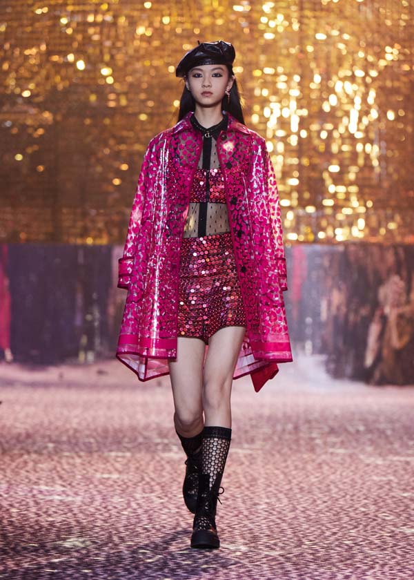 Dior Pre-Fall 2021 koleksiyonunu Şanghay'da sundu