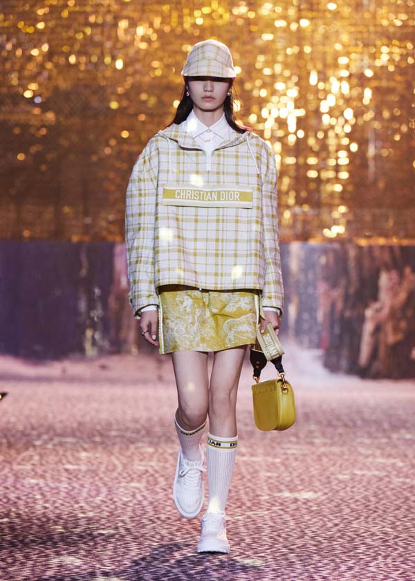 Dior Pre-Fall 2021 koleksiyonunu Şanghay'da sundu