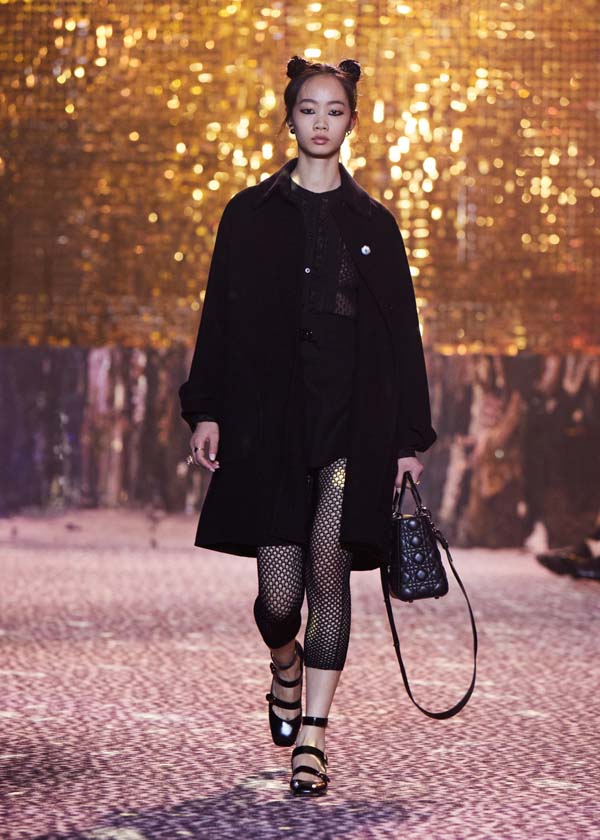 Dior Pre-Fall 2021 koleksiyonunu Şanghay'da sundu