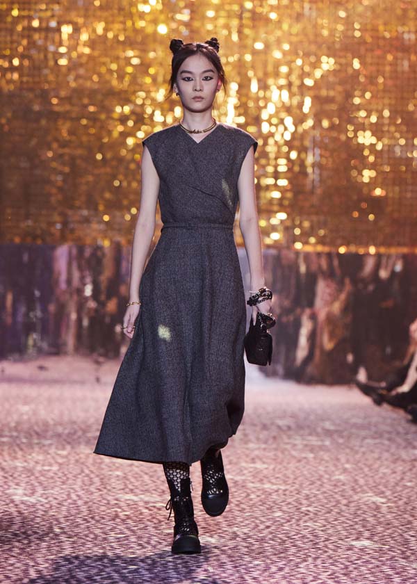 Dior Pre-Fall 2021 koleksiyonunu Şanghay'da sundu