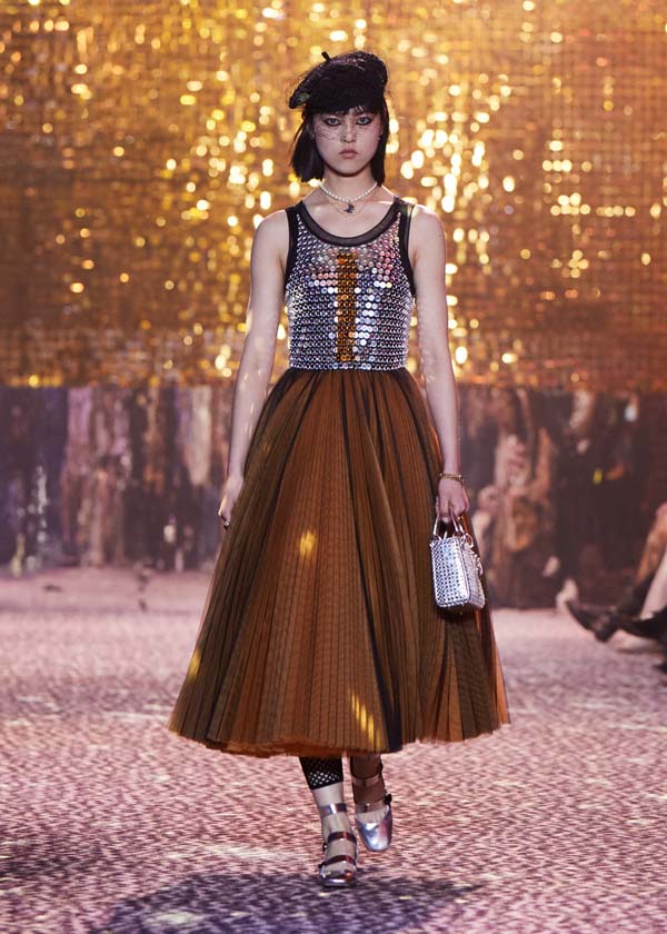 Dior Pre-Fall 2021 koleksiyonunu Şanghay'da sundu
