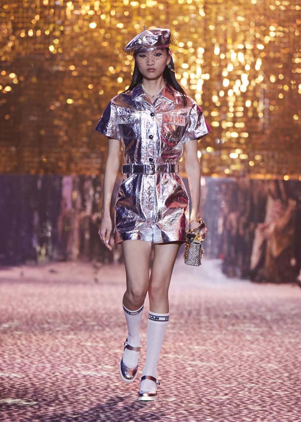 Dior Pre-Fall 2021 koleksiyonunu Şanghay'da sundu