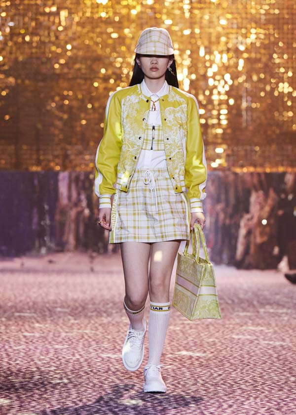 Dior Pre-Fall 2021 koleksiyonunu Şanghay'da sundu