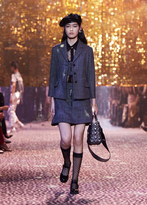 Dior Pre-Fall 2021 koleksiyonunu Şanghay'da sundu
