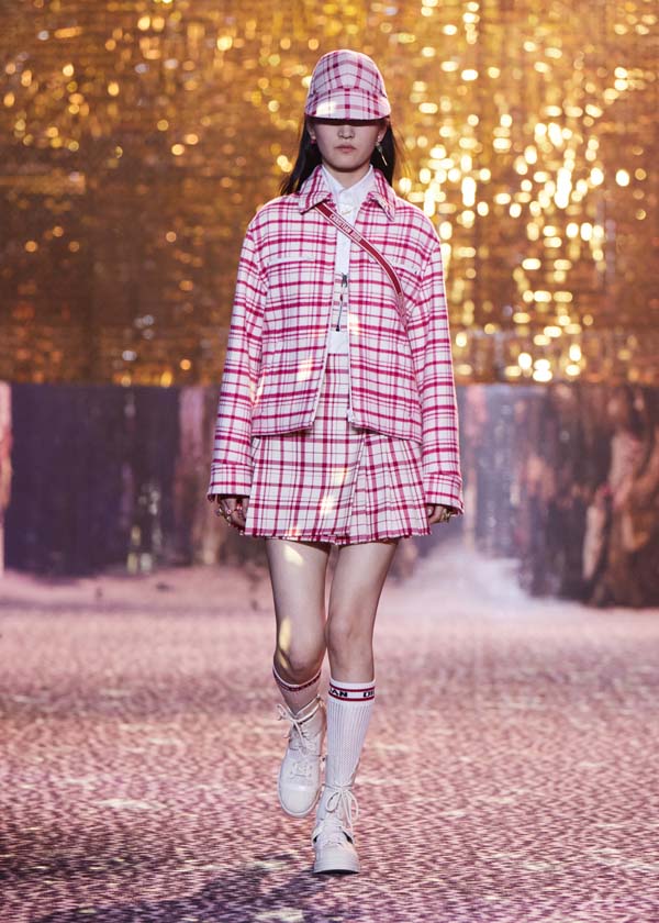 Dior Pre-Fall 2021 koleksiyonunu Şanghay'da sundu