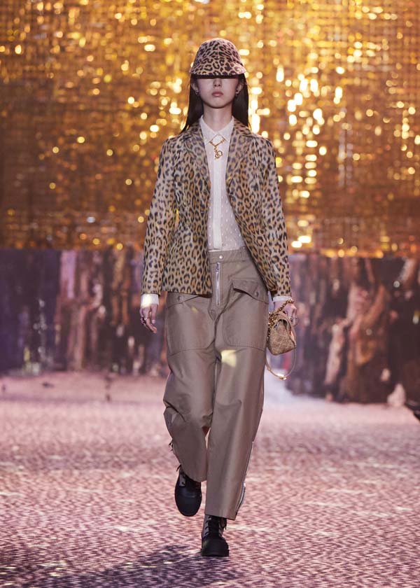 Dior Pre-Fall 2021 koleksiyonunu Şanghay'da sundu