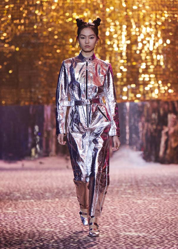 Dior Pre-Fall 2021 koleksiyonunu Şanghay'da sundu