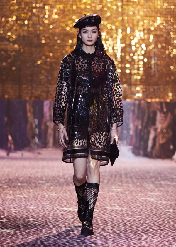 Dior Pre-Fall 2021 koleksiyonunu Şanghay'da sundu