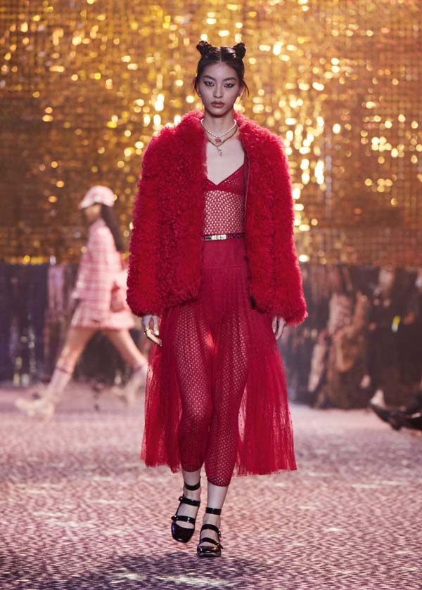 Dior Pre-Fall 2021 koleksiyonunu Şanghay'da sundu