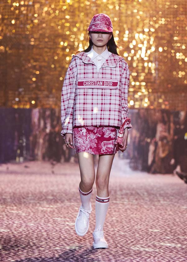 Dior Pre-Fall 2021 koleksiyonunu Şanghay'da sundu
