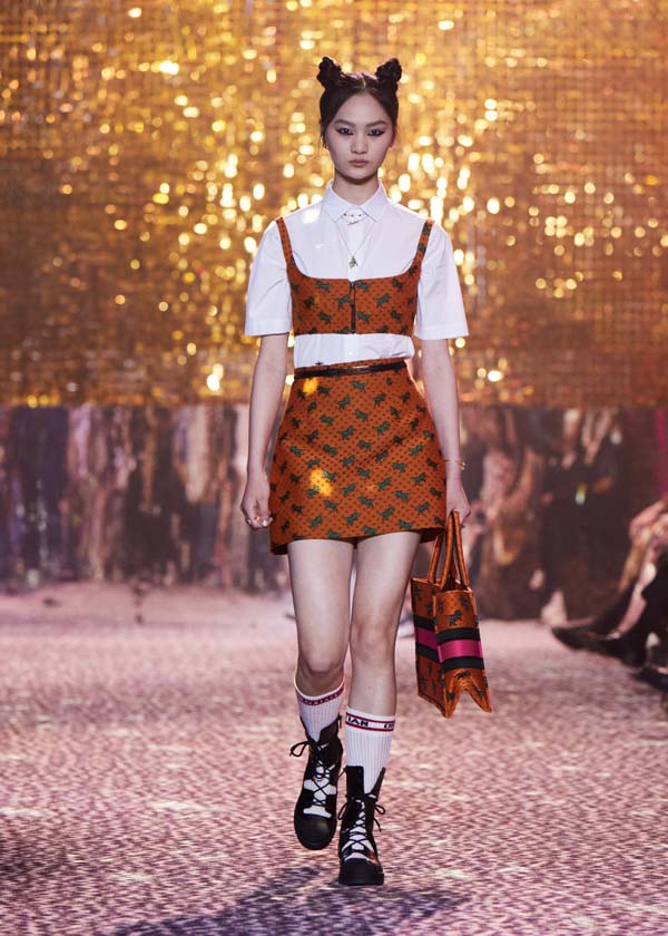 Dior Pre-Fall 2021 koleksiyonunu Şanghay'da sundu