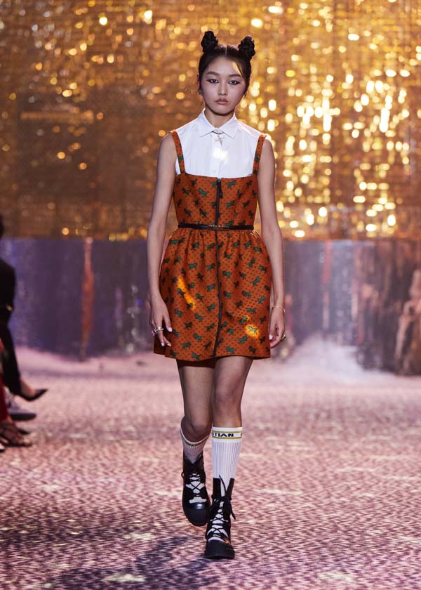 Dior Pre-Fall 2021 koleksiyonunu Şanghay'da sundu