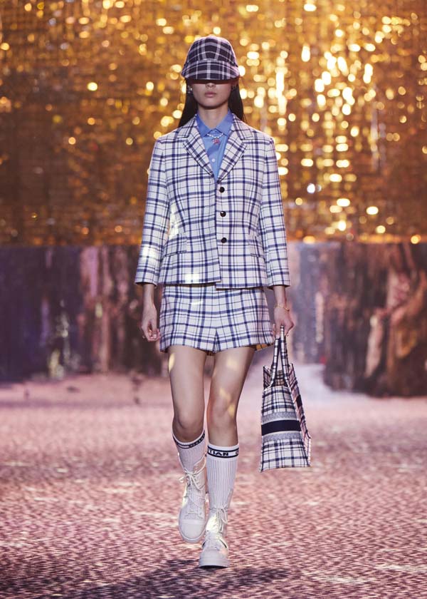 Dior Pre-Fall 2021 koleksiyonunu Şanghay'da sundu
