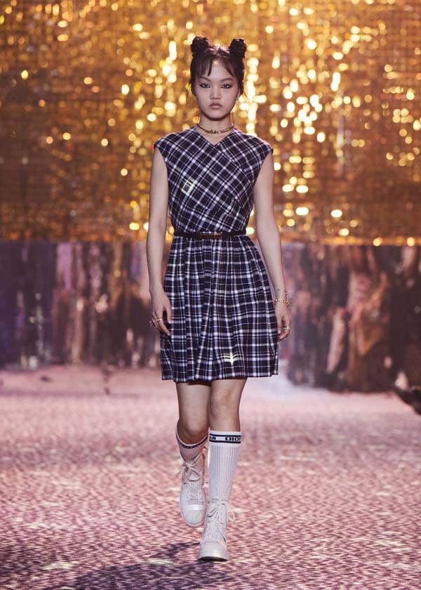 Dior Pre-Fall 2021 koleksiyonunu Şanghay'da sundu