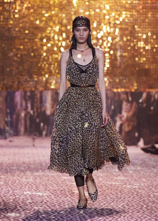 Dior Pre-Fall 2021 koleksiyonunu Şanghay'da sundu