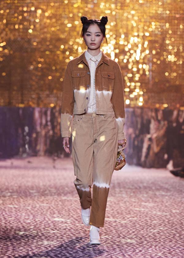Dior Pre-Fall 2021 koleksiyonunu Şanghay'da sundu