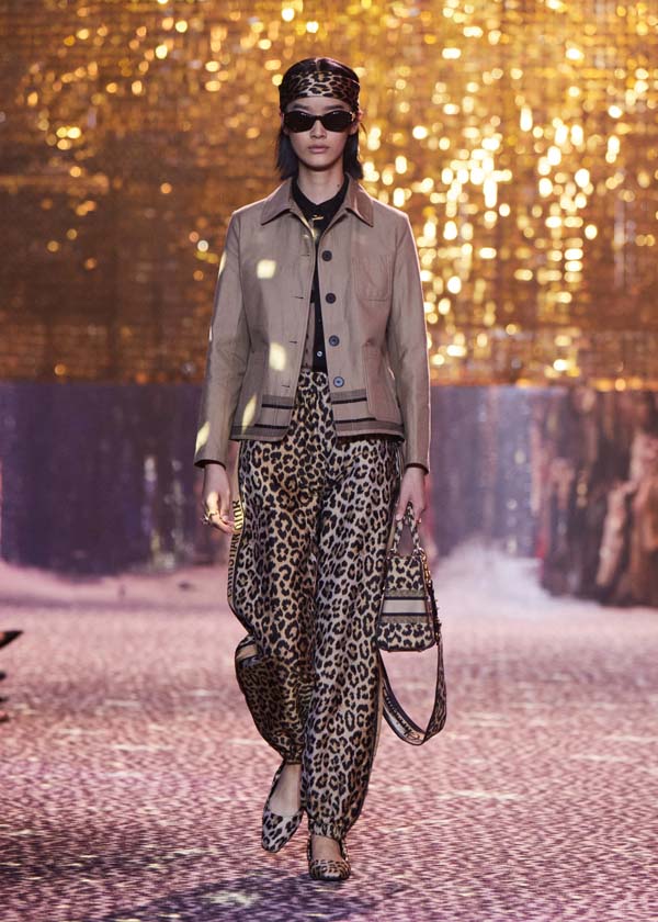 Dior Pre-Fall 2021 koleksiyonunu Şanghay'da sundu