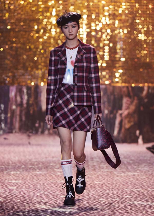 Dior Pre-Fall 2021 koleksiyonunu Şanghay'da sundu
