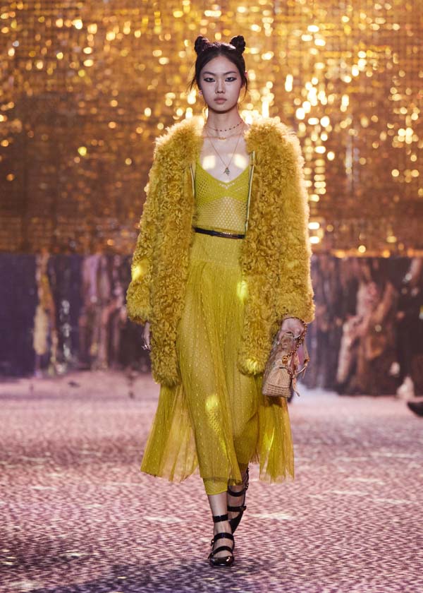 Dior Pre-Fall 2021 koleksiyonunu Şanghay'da sundu