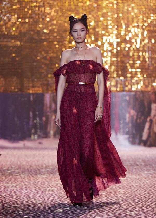 Dior Pre-Fall 2021 koleksiyonunu Şanghay'da sundu